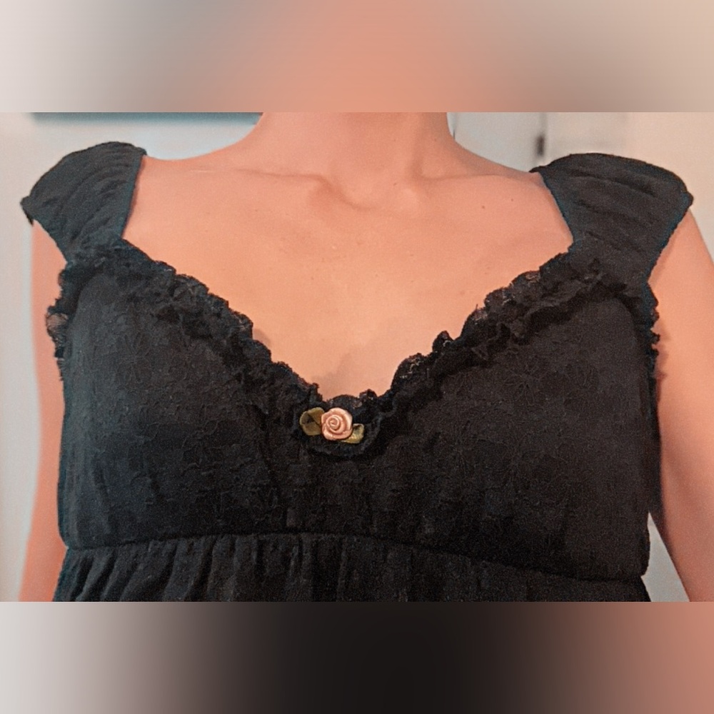 (M) Babydoll dress in black lace with cap sleeves and flower detail SB inspired